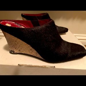 Donald J Pliner size 7 brown leather slides